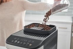 DeLonghi Magnifica Evo ECAM29084SB -Coffee Gear Shop MagnificaEvo ECAM29084SB LifestyleImages Alt2