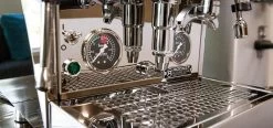 Rocket Espresso Giotto Cronometro R Espresso Machine With Flow Control -Coffee Gear Shop TopFeatures image 686 321 RocketGiottoEvoR 03 7ec5af9a 9cac 445f 9c88 edc979efc0d6