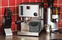 Dreamfarm Grindenstein Knock Box - Silver -Coffee Gear Shop Dreamfarm Grindenstein Scene SteelWool 1 ab90ec5c 6262 45ea 913a cb09cd9548c1