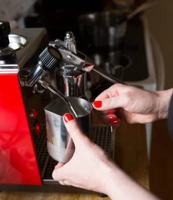 Fellow Eddy Steaming Pitcher 18oz - Polished Steel -Coffee Gear Shop TG7A2873eddypitcher 48e03366 4d2e 4329 a0db 847ef6665653