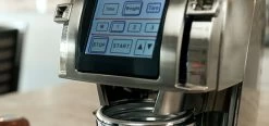 Baratza Forté-AP Ceramic All Purpose Coffee Grinder -Coffee Gear Shop TopFeatures image template 686 321 BaratzaForteAP Touchscreen