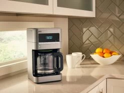 Braun KF7150BK BrewSense Coffee Maker In Black/Stainless -Coffee Gear Shop braun brewsense kf7170si lifestyle